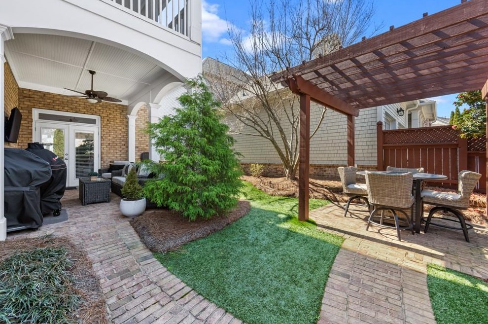 2080 Arminda Ct, Alpharetta GA  30022-1591 exterior