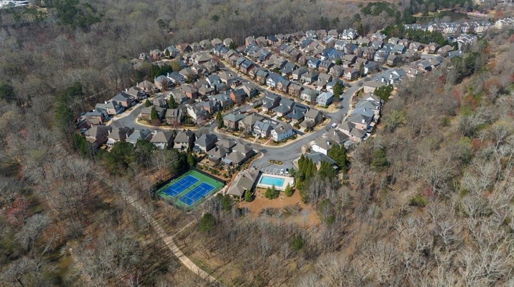 2080 Arminda Ct, Alpharetta GA  30022-1591 exterior