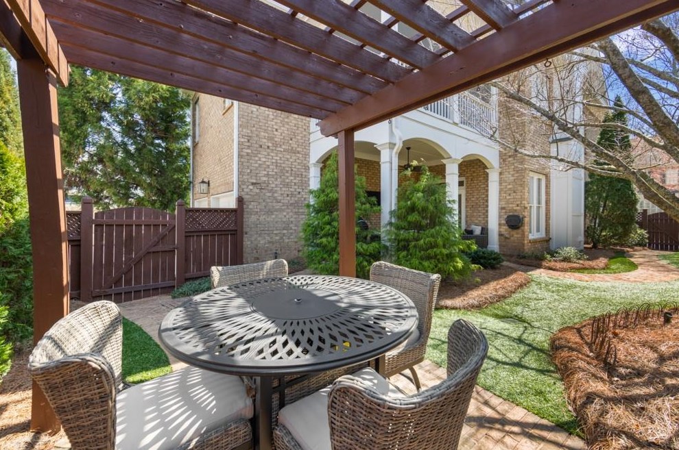 2080 Arminda Ct, Alpharetta GA  30022-1591 exterior