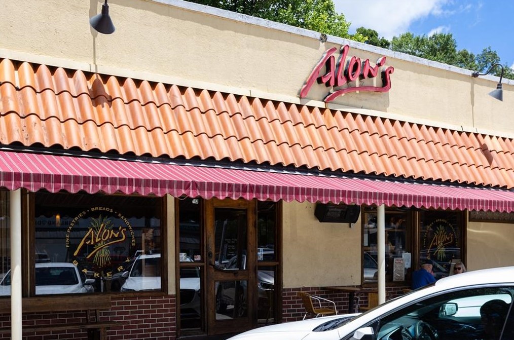746 Wildwood Rd, Atlanta GA  30324-4943 exterior