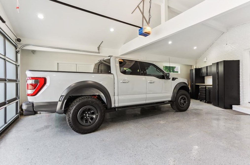 1798 Holly Ln, Atlanta GA  30329-3524 exterior