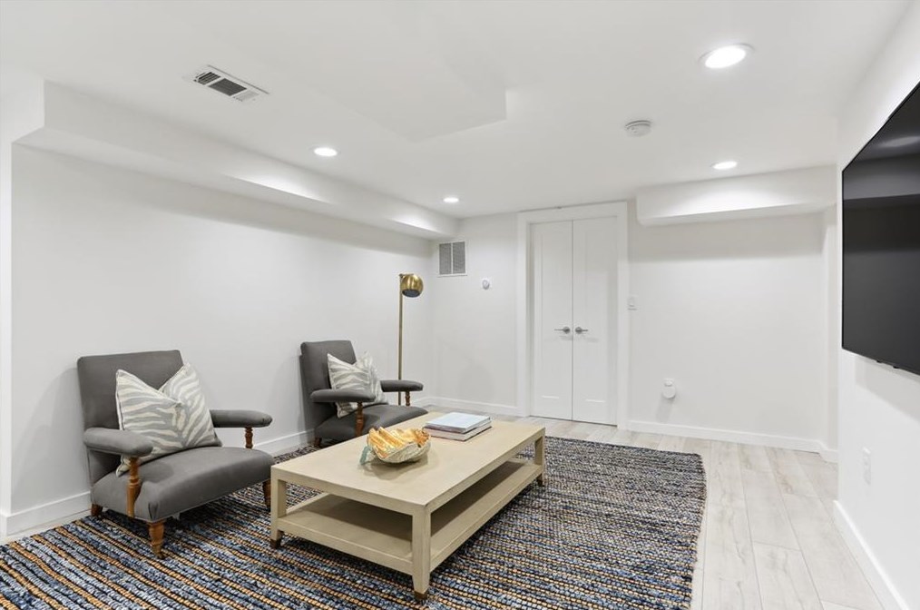 1798 Holly Ln, Atlanta GA  30329-3524 exterior