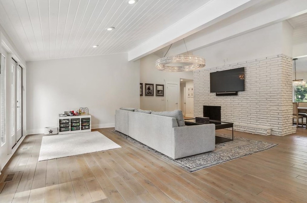 1798 Holly Ln, Atlanta GA  30329-3524 exterior