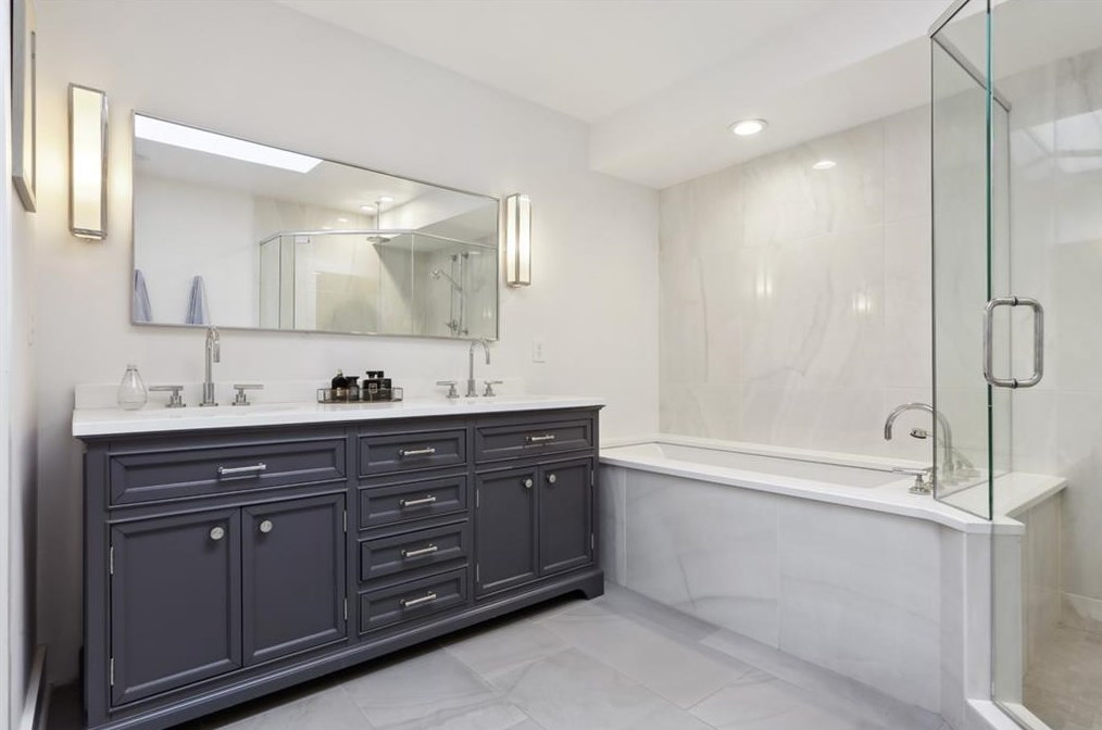 1798 Holly Ln, Atlanta GA  30329-3524 exterior