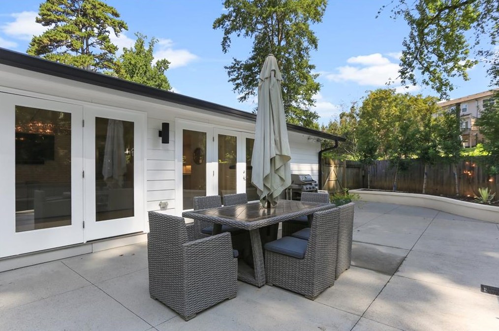 1798 Holly Ln, Atlanta GA  30329-3524 exterior