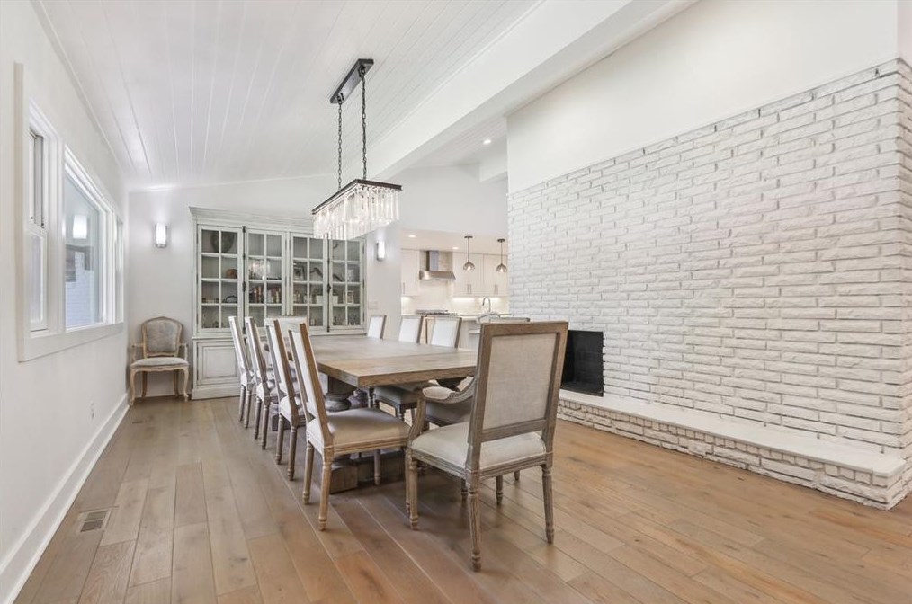 1798 Holly Ln, Atlanta GA  30329-3524 exterior