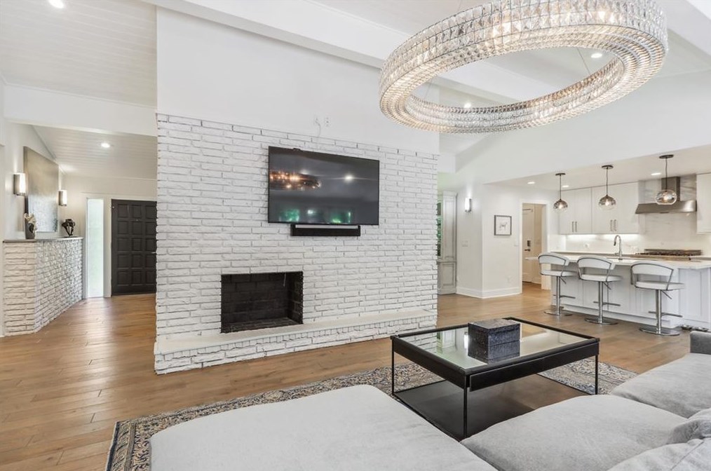 1798 Holly Ln, Atlanta GA  30329-3524 exterior