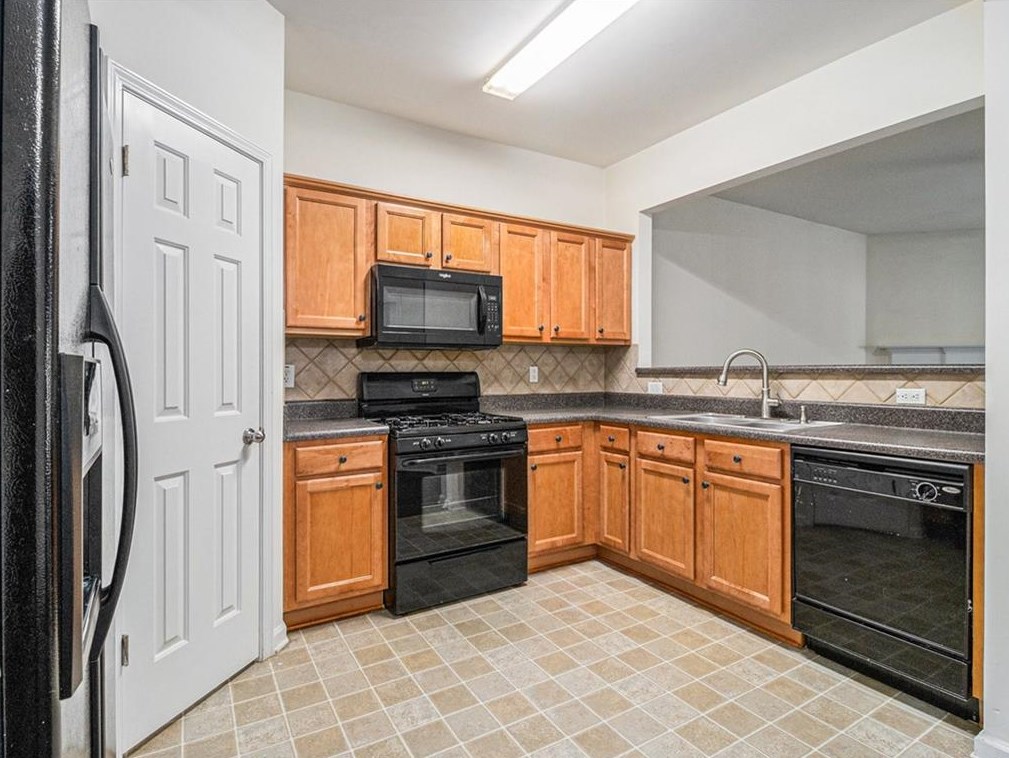 2160 Executive Dr, Duluth GA  30096-8969 exterior