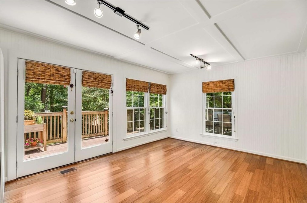 1943 Kilburn Dr, Atlanta GA  30324-4852 exterior