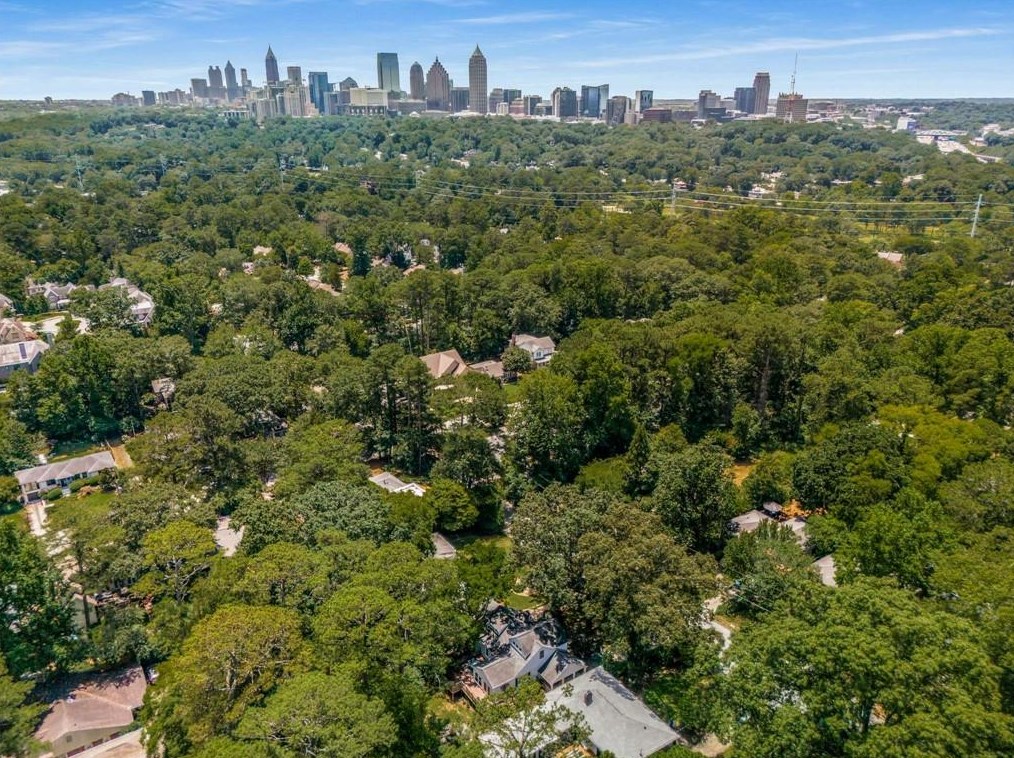 1943 Kilburn Dr, Atlanta GA  30324-4852 exterior