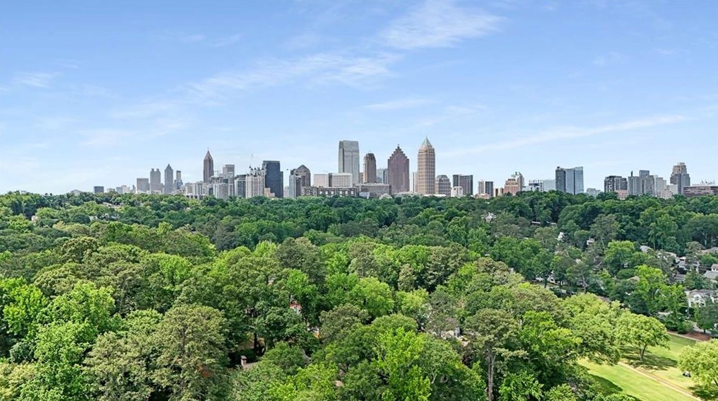 1943 Kilburn Dr, Atlanta GA  30324-4852 exterior