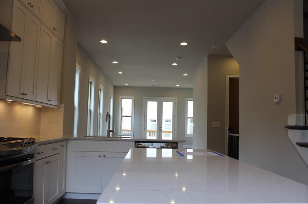 4761 Roswell Rd, Atlanta GA  30342-0029 exterior