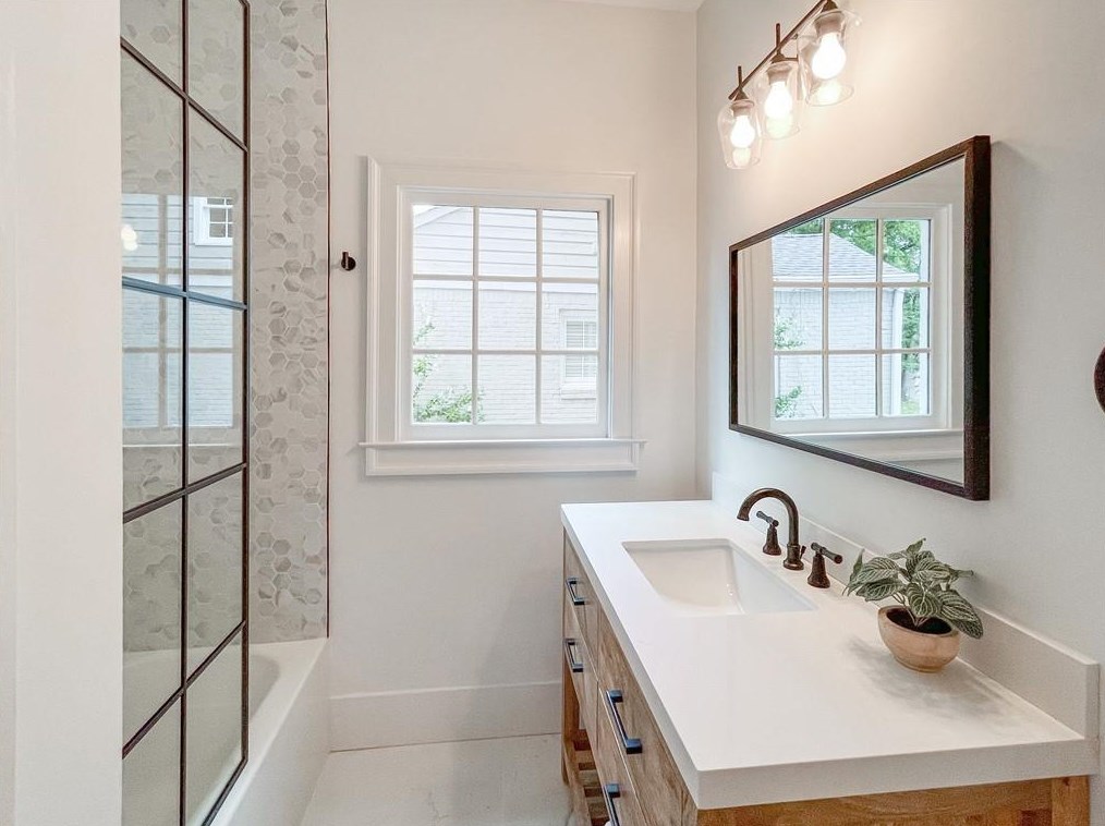 2667 Ellwood Dr, Atlanta GA  30305-3827 exterior