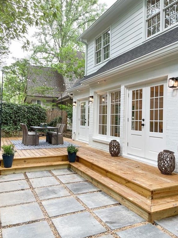2667 Ellwood Dr, Atlanta GA  30305-3827 exterior