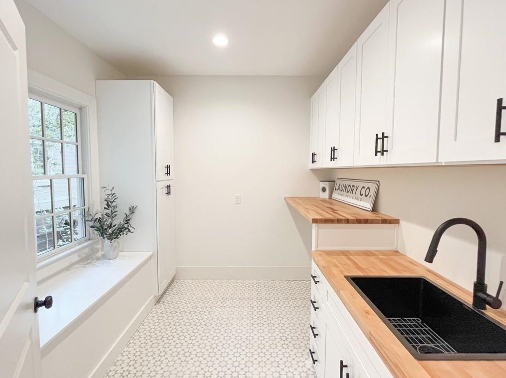 2667 Ellwood Dr, Atlanta GA  30305-3827 exterior