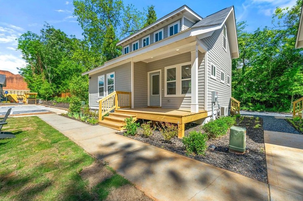 206 Commerce Dr, Decatur GA  30030-1966 exterior