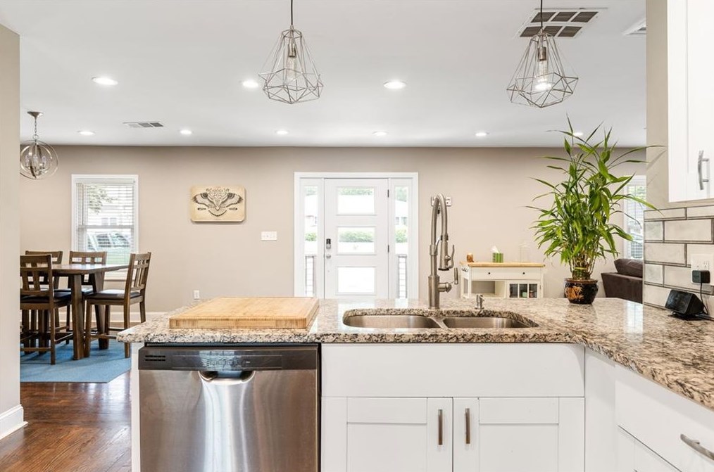 1971 Valencia Rd, Decatur GA  30032-5273 exterior