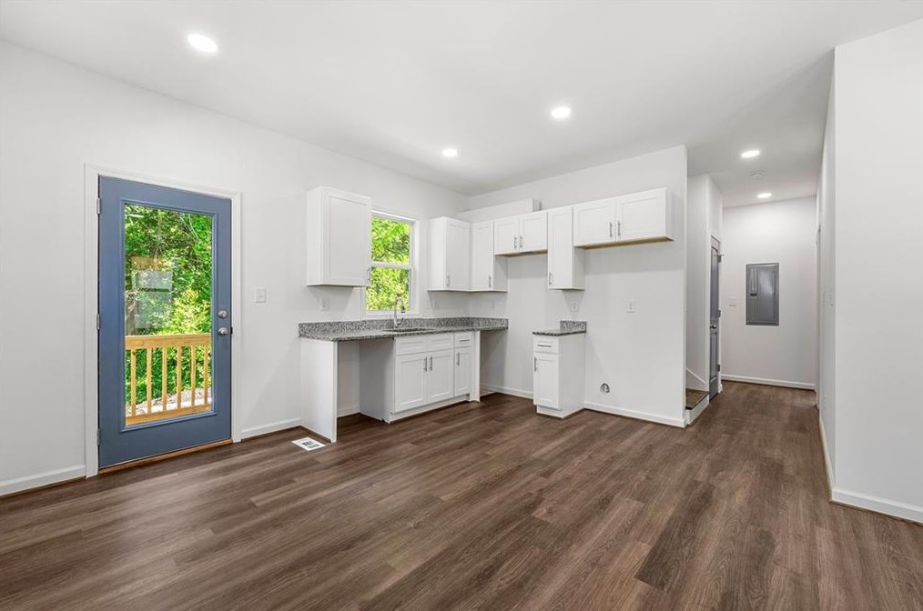 214 Commerce Dr, Decatur GA 30030-1966 exterior