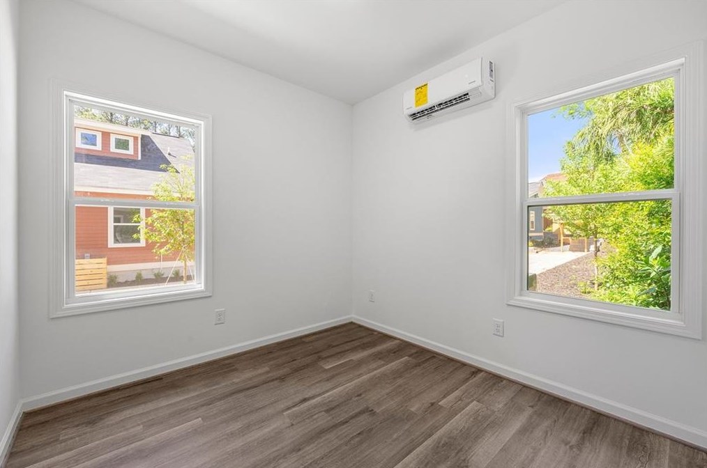 218 Commerce Dr, Decatur GA  30030-1966 exterior