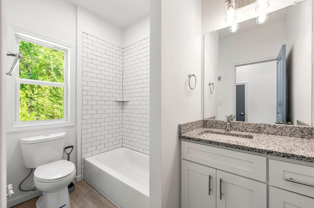 218 Commerce Dr, Decatur GA  30030-1966 exterior