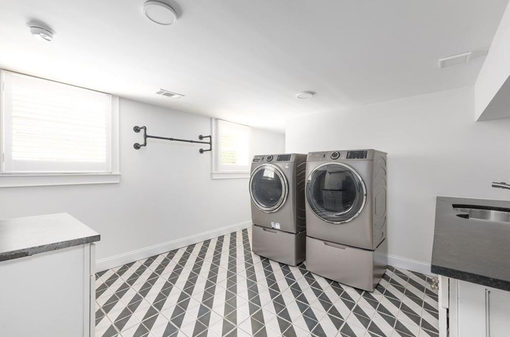 223 Woodlawn Ave, Decatur GA  30030-2312 exterior