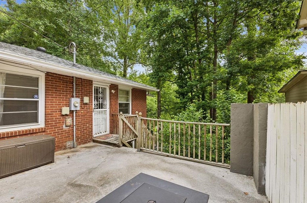 629 Clairmont Cir, Decatur GA  30033-5316 exterior