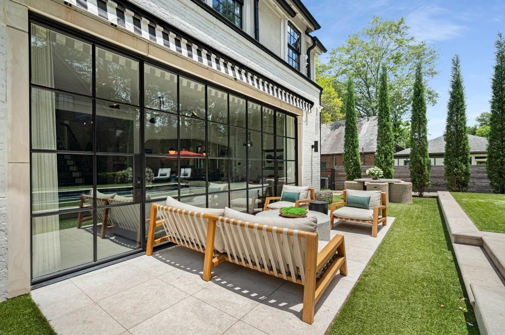 725 Morningside Dr, Atlanta GA  30324-5220 exterior