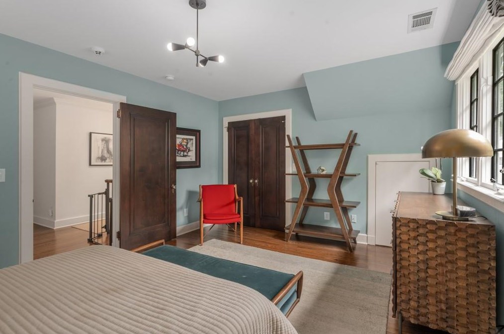 725 Morningside Dr, Atlanta GA  30324-5220 exterior