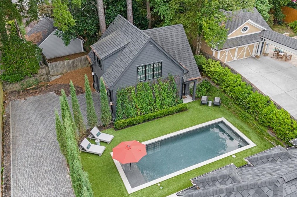725 Morningside Dr, Atlanta GA  30324-5220 exterior