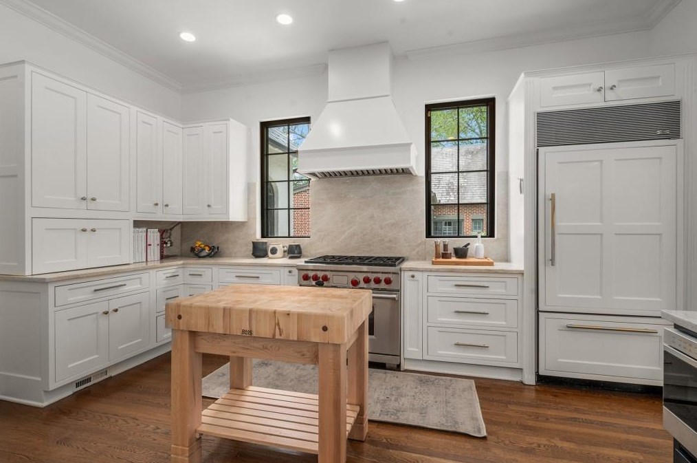 725 Morningside Dr, Atlanta GA  30324-5220 exterior
