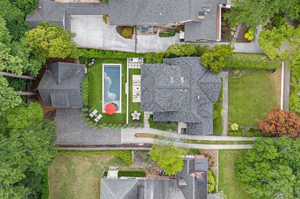 725 Morningside Dr, Atlanta GA  30324-5220 exterior