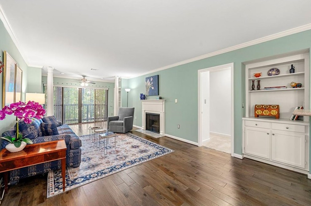 2109 Pne Hts Dr, Atlanta GA 30324-2834 exterior