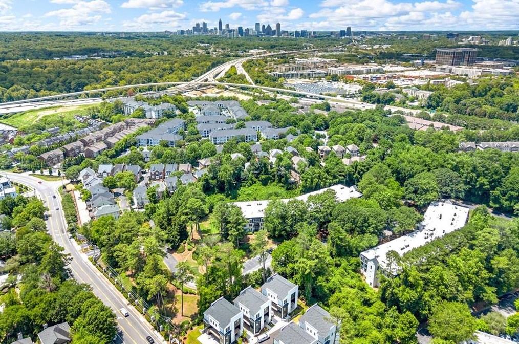 2109 Pne Hts Dr, Atlanta GA 30324-2834 exterior