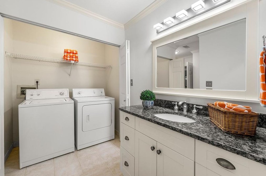 2109 Pne Hts Dr, Atlanta GA 30324-2834 exterior