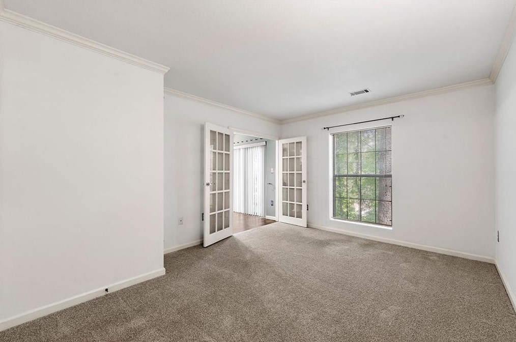 2109 Pne Hts Dr, Atlanta GA 30324-2834 exterior