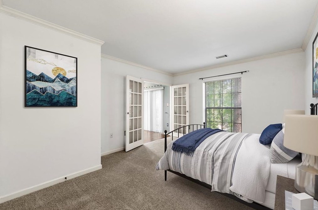 2109 Pne Hts Dr, Atlanta GA 30324-2834 exterior