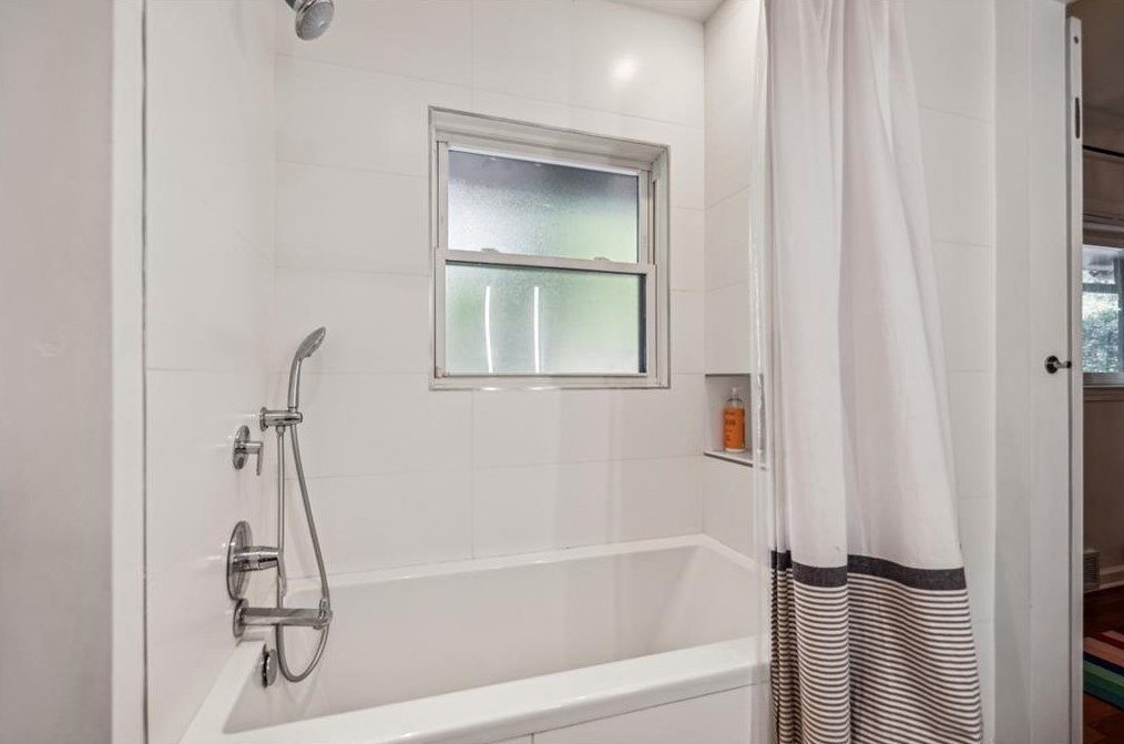 1142 Vistavia Cir, Decatur GA  30033-3418 exterior