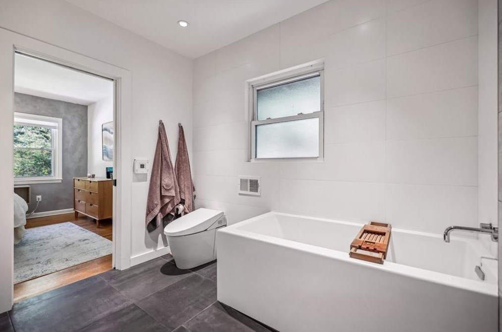 1142 Vistavia Cir, Decatur GA  30033-3418 exterior