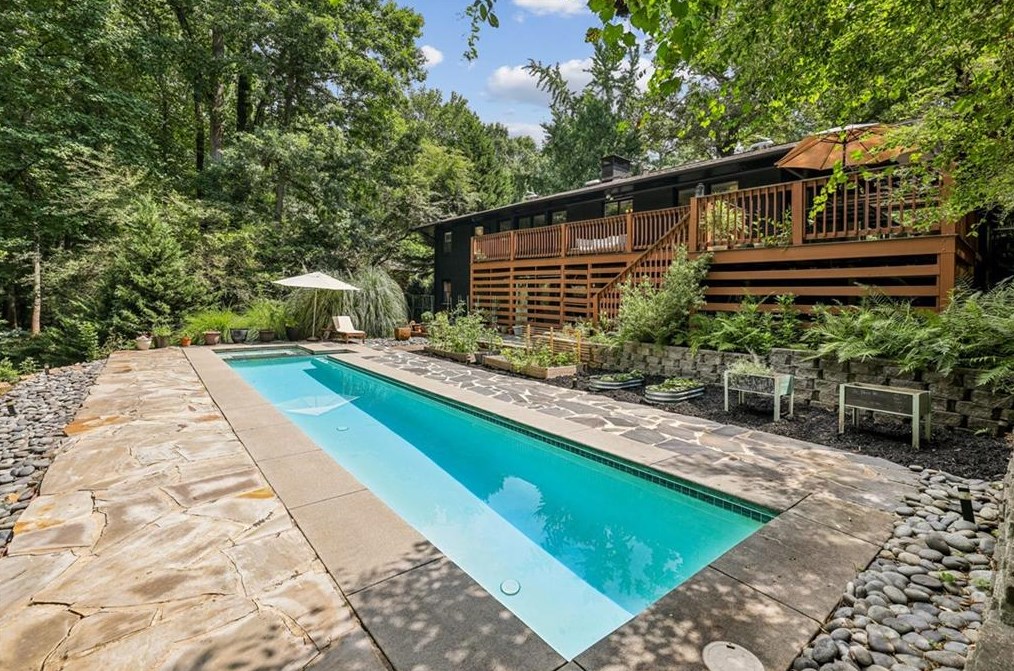 1142 Vistavia Cir, Decatur GA  30033-3418 exterior