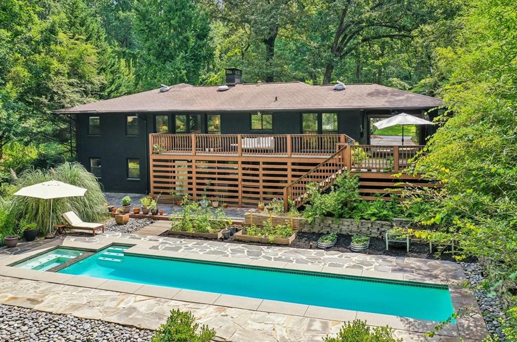 1142 Vistavia Cir, Decatur GA  30033-3418 exterior