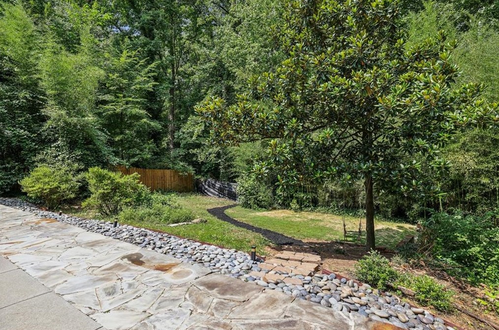 1142 Vistavia Cir, Decatur GA  30033-3418 exterior