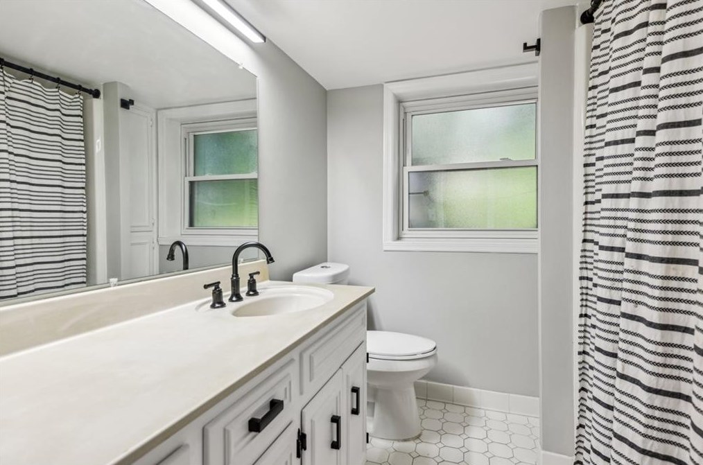 1142 Vistavia Cir, Decatur GA  30033-3418 exterior