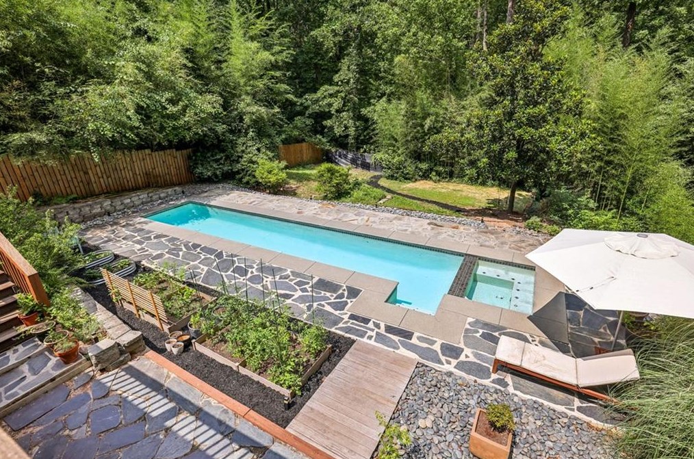 1142 Vistavia Cir, Decatur GA  30033-3418 exterior