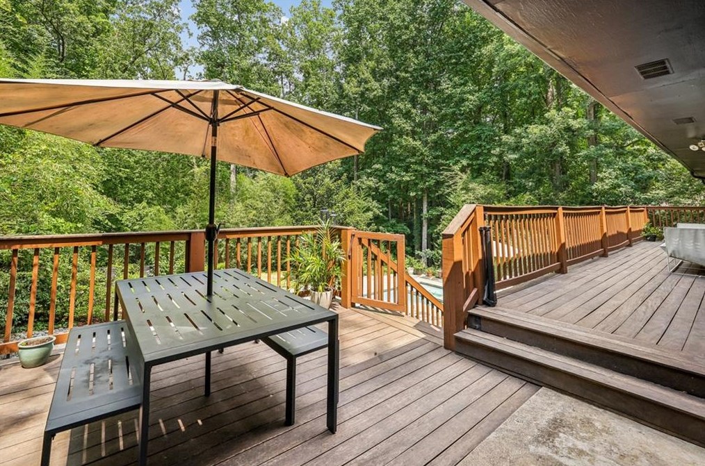 1142 Vistavia Cir, Decatur GA  30033-3418 exterior