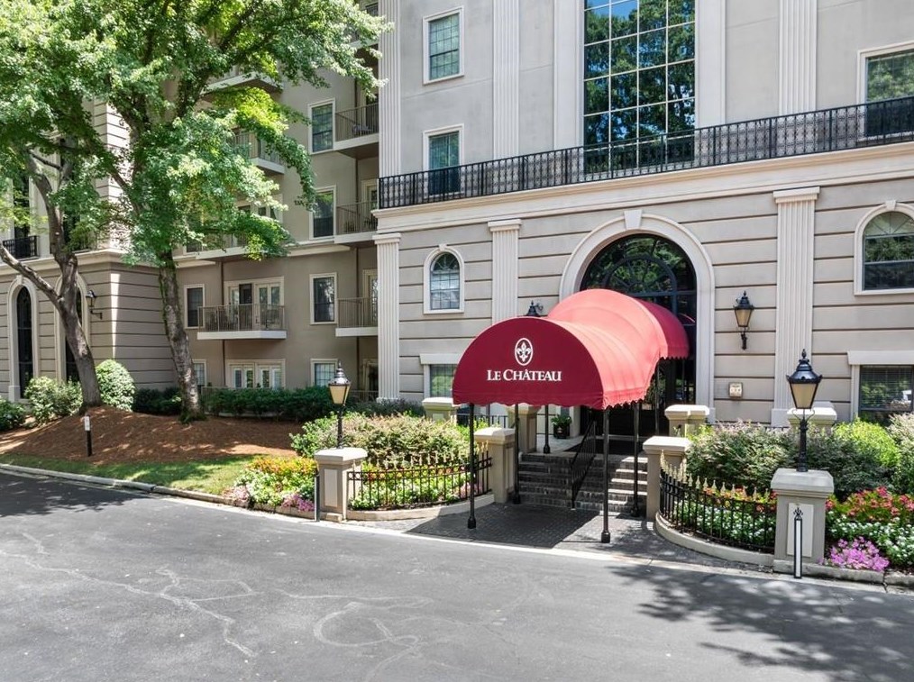 2865 Lenox Rd, Atlanta GA  30324-2880 exterior