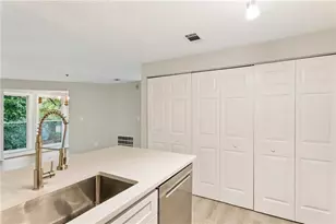 4315 Orchard Park Ct, Stone Mountain, GA 30083 - Photo 7