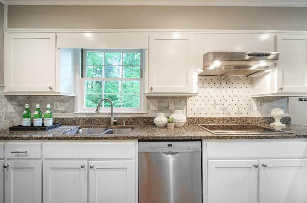 3993 Menlo Dr, Atlanta GA  30340-5117 exterior