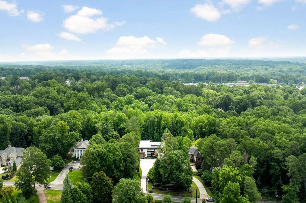 4645 Lake Forrest Dr, Atlanta GA  30342-2537 exterior