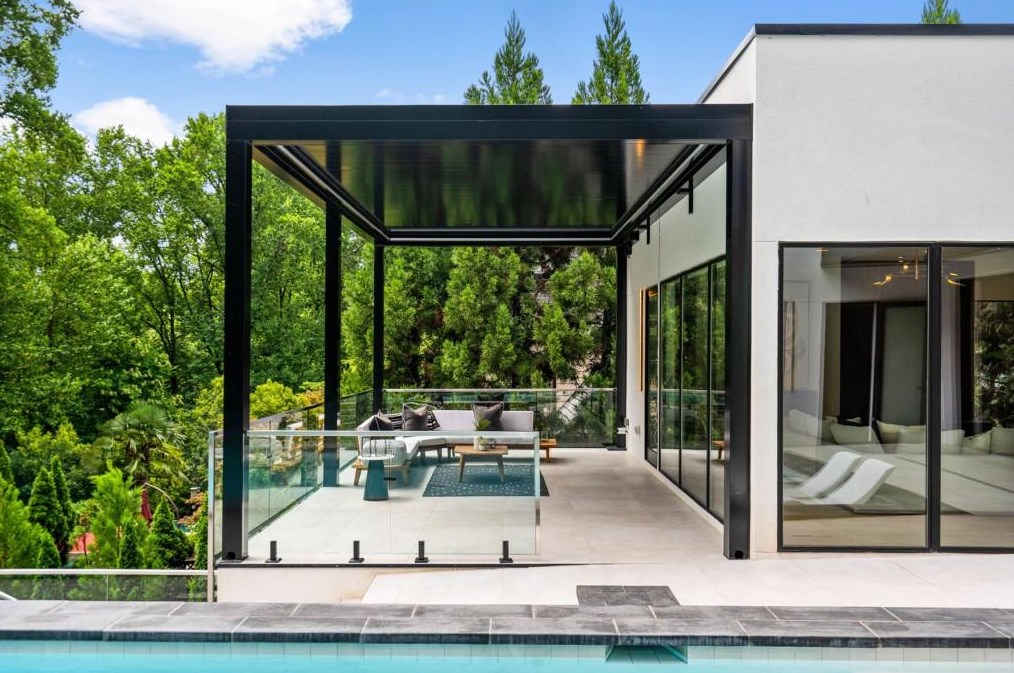 4645 Lake Forrest Dr, Atlanta GA  30342-2537 exterior