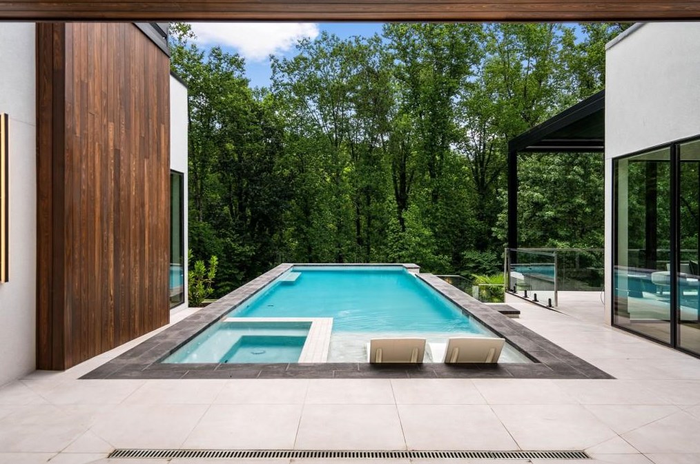 4645 Lake Forrest Dr, Atlanta GA  30342-2537 exterior